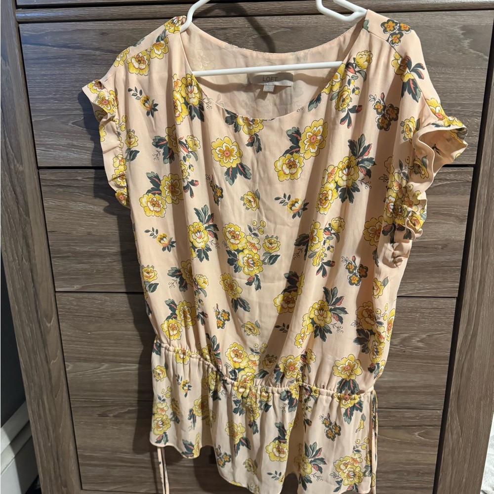 LOFT Women’s Medium Peplum Top